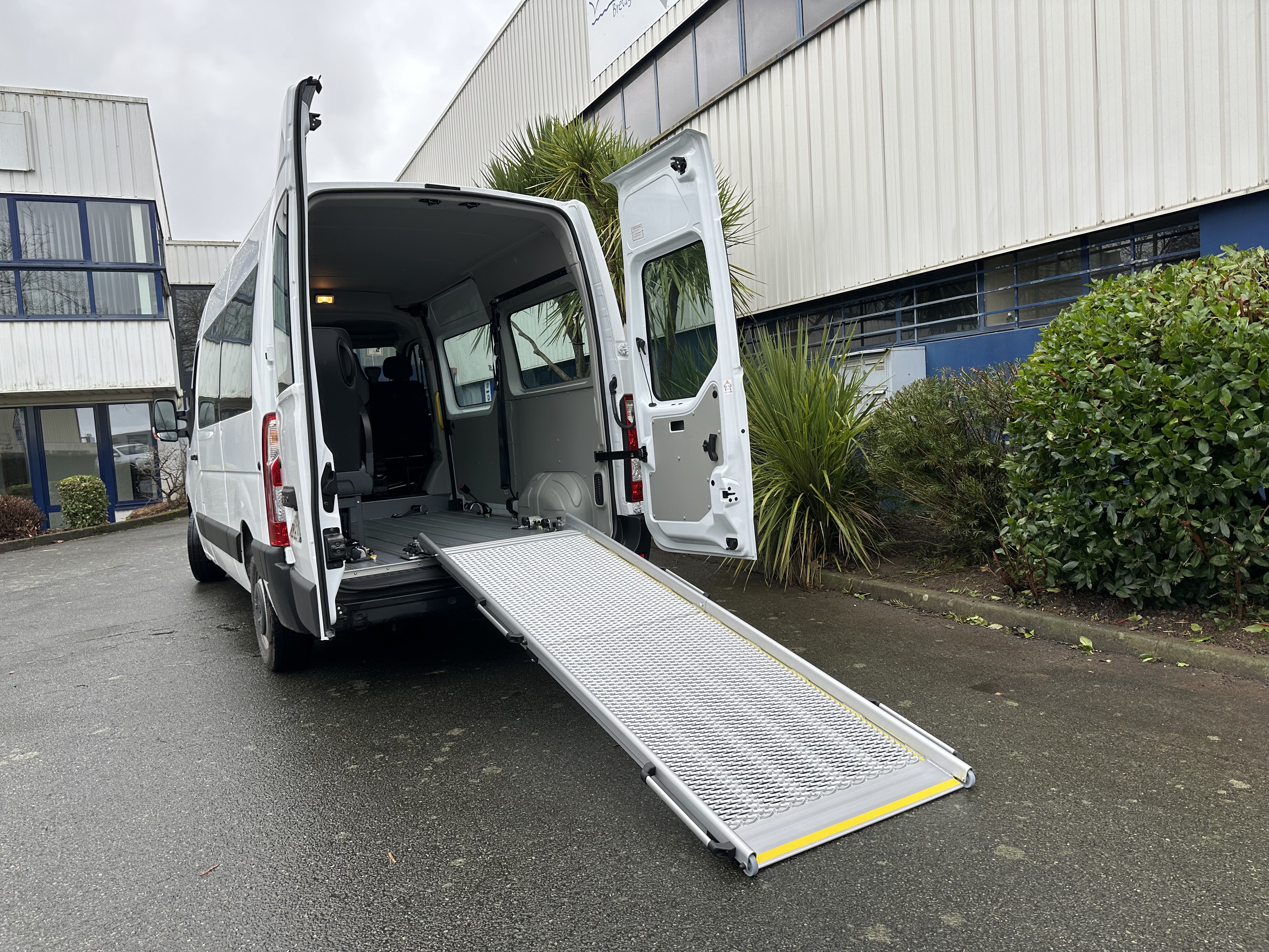 Master Fourgon FG TR GCF F3500 L2H2 DCI 135 cv Blanc minéral (Banquette double) VASP Handicap
