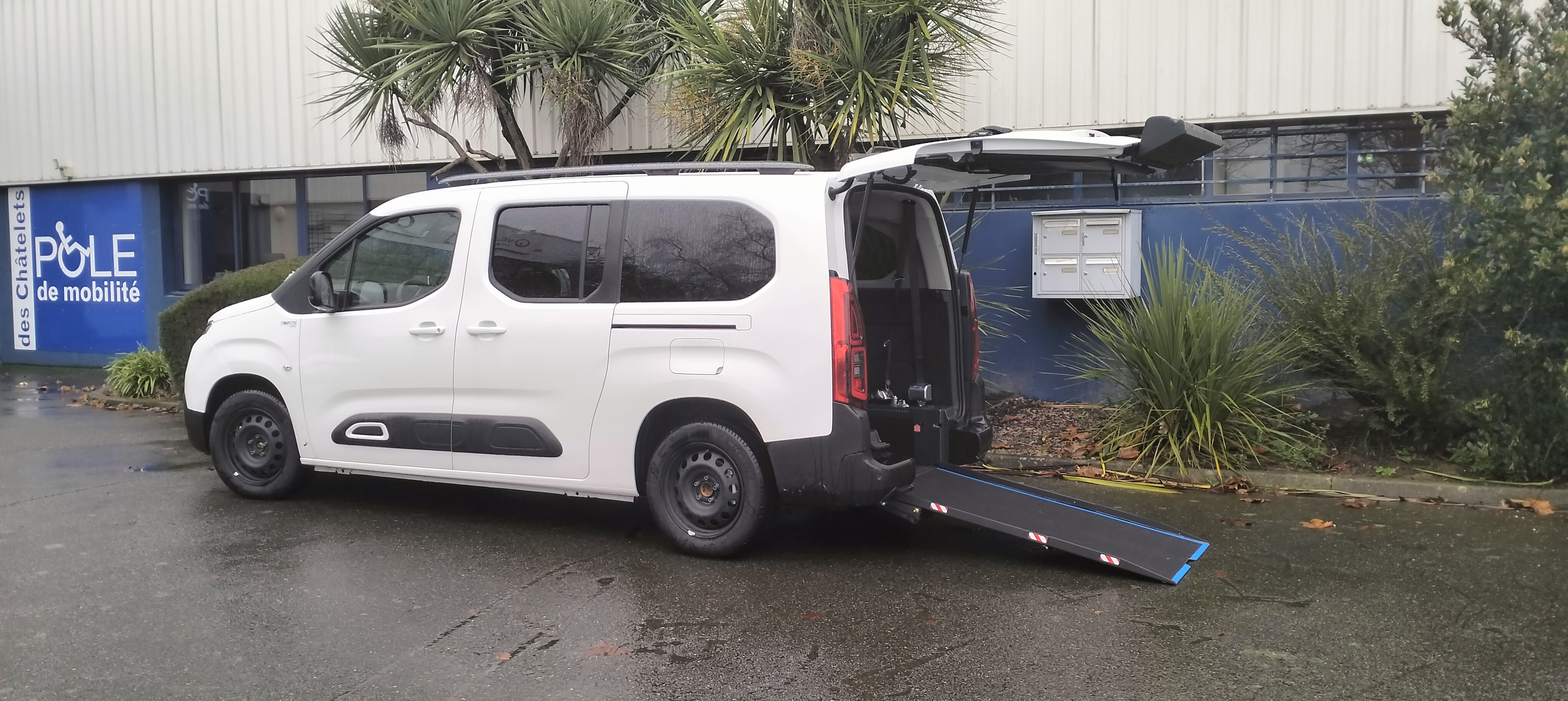 Berlingo XL BlueHDI 130 cv BVM6 Blanc 5 Places adapté TPMR VASP Handicap