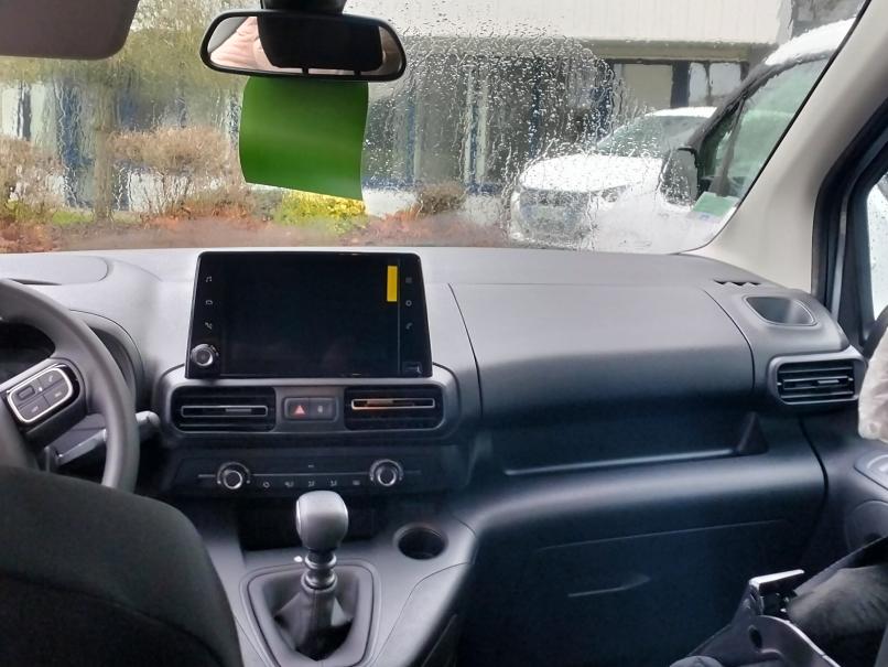 vehicule en location vente Berlingo XL BlueHDI 130 cv BVM6 Blanc 5 Places adapté TPMR VASP Handicap