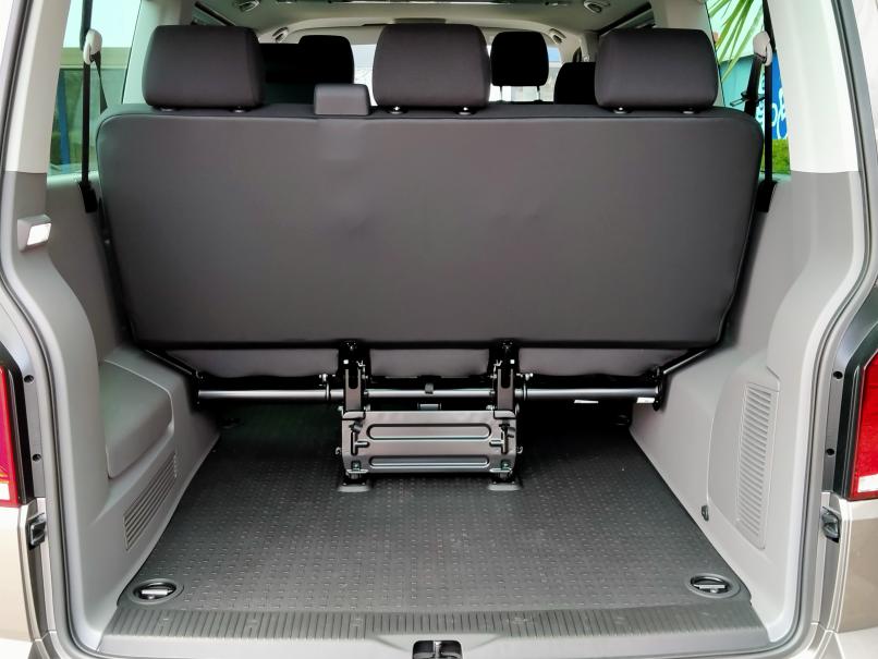 vehicule en location vente Caravelle Courte Confortline Euro 6.1 2,0 TDI 110 cv 8 places Beige